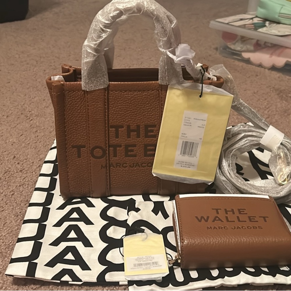 Marc Jacobs Mini Tote and Wallet in Argan Oil